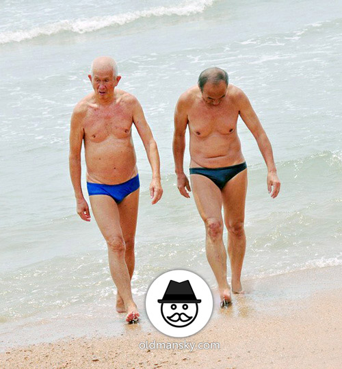 Old man and old daddy went swimming at the sea_03