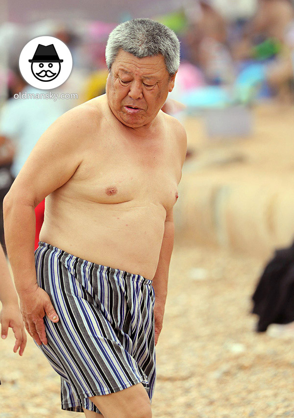 Silver hair chub swimming old man played on the beach_03