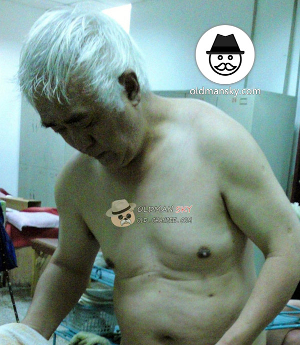 White hair swimming old man in the public restroom_04