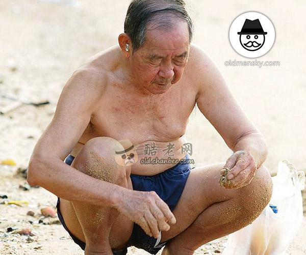 Old man wore a brown underwear on the beach