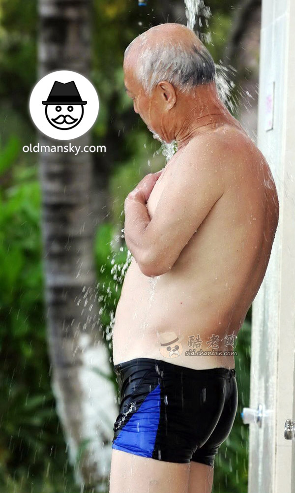 White hair swimming old man wore a boxer underwear was bathing_05