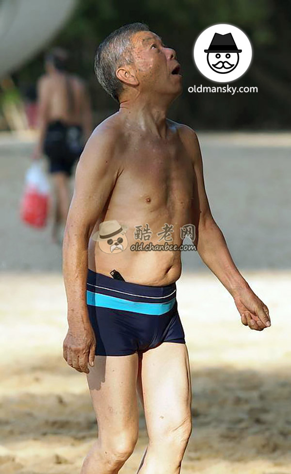 Swimming old man wore a brown boxer underwear was playing volleyball on the beach