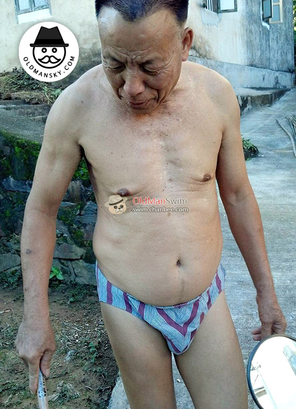 Old daddy wore a strip underwear was talking with his friend in front of house_02