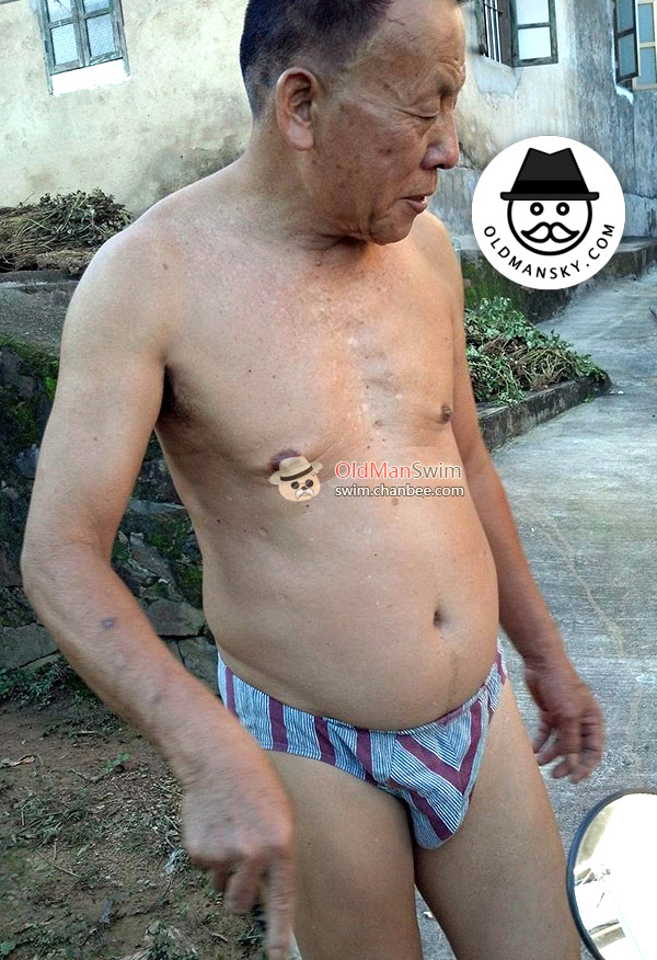 Old daddy wore a strip underwear was talking with his friend in front of house_03