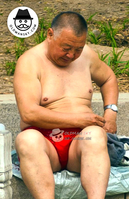 Fat old daddy was changing a brown boxer underwear went swimming_02